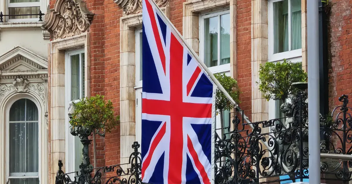 Britische Flagge als Symbol für die Anforderungen an die Post-Market Surveillance (PMS) von Medizinprodukten im Vereinigten Königreich.