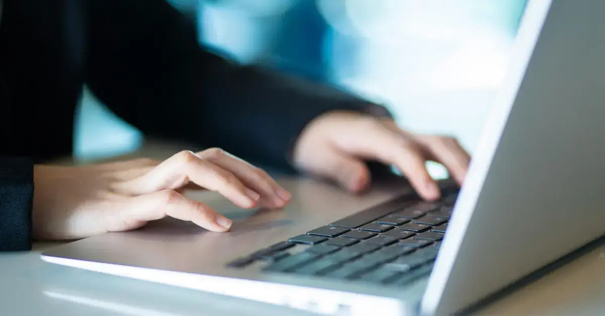 Textbild "Software für QMS und Produktion: Risikobasiert, normkonform und effizient validieren" von Metecon GmbH